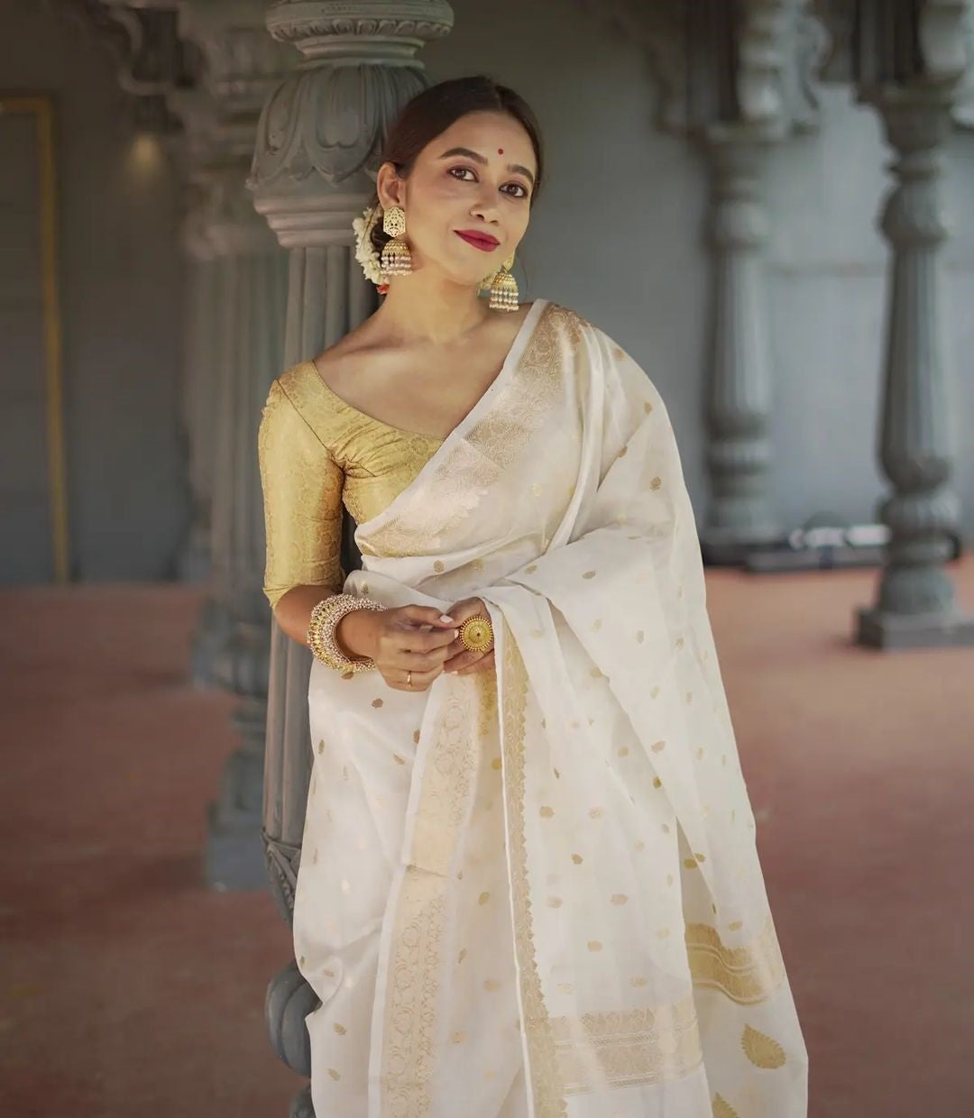 ARRESTING WHITE SOFT COTTON SILK SAREE WITH BLOUSE PIECE