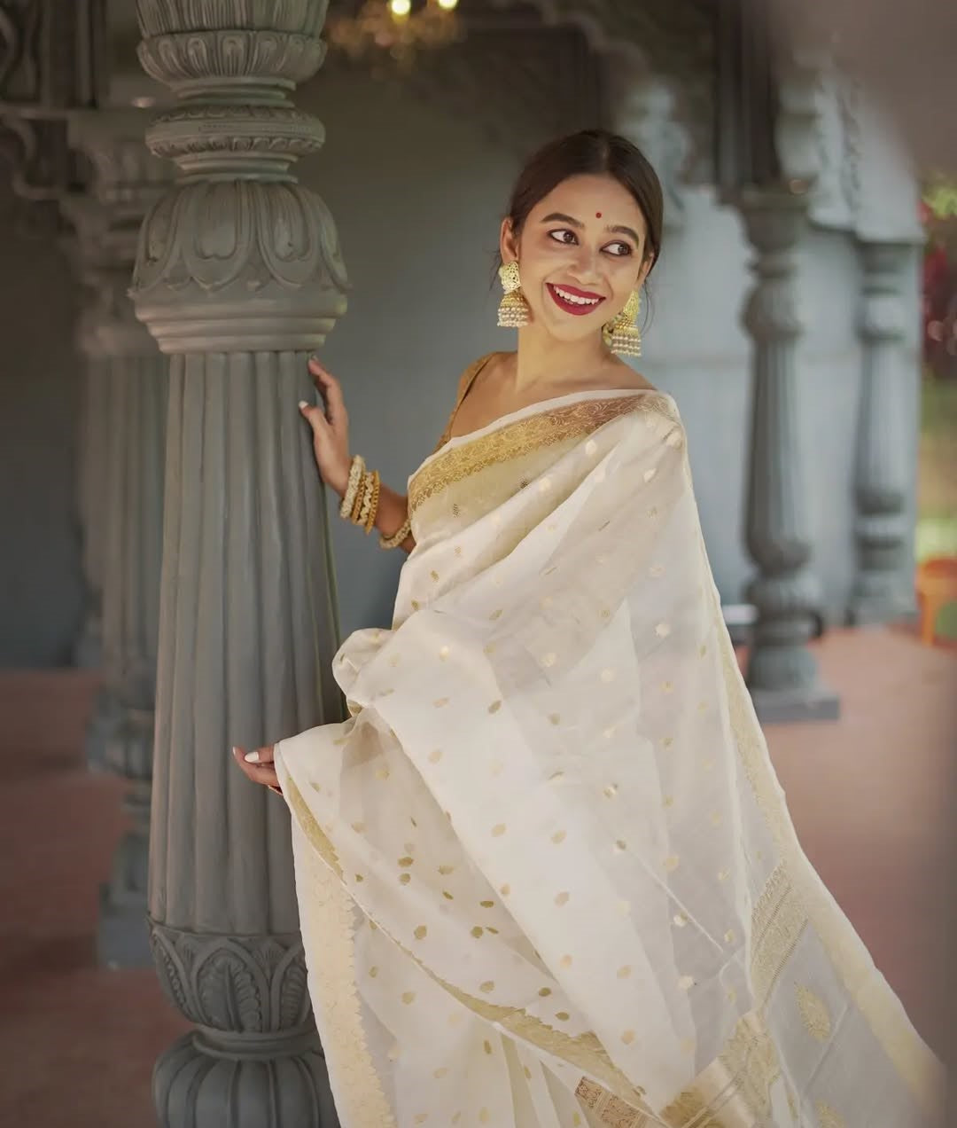 ARRESTING WHITE SOFT COTTON SILK SAREE WITH BLOUSE PIECE