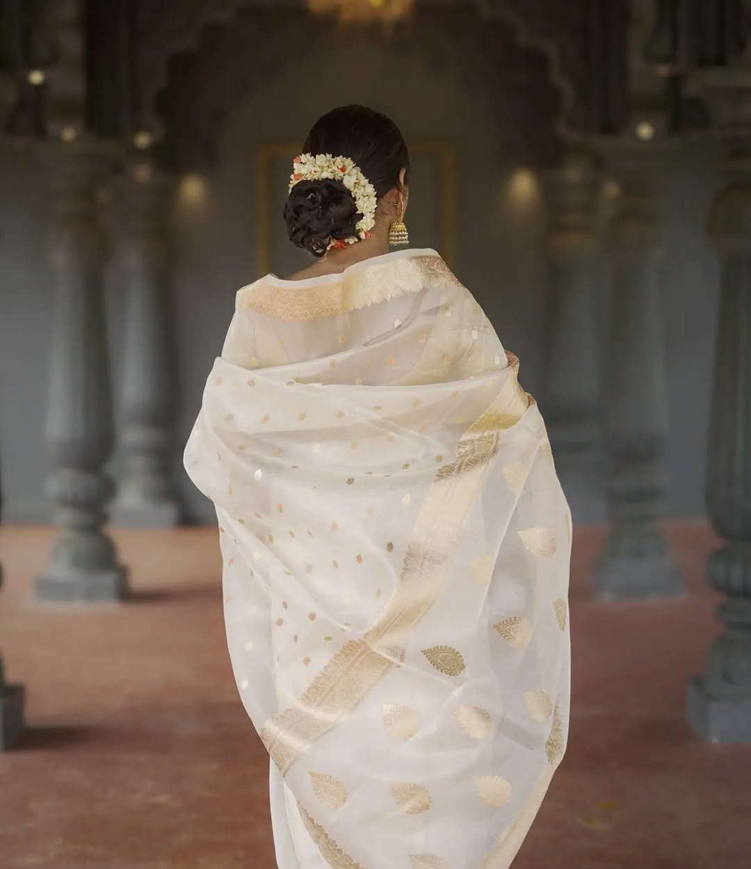 ARRESTING WHITE SOFT COTTON SILK SAREE WITH BLOUSE PIECE