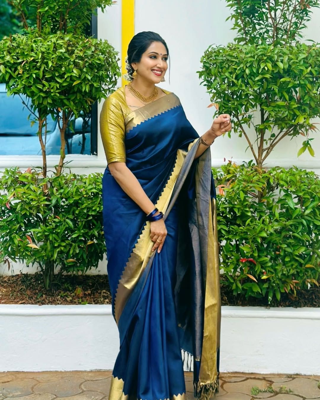 UNIQUE BLUE COLOR DESIGNER SAREE WITH BLOUSE PIECE
