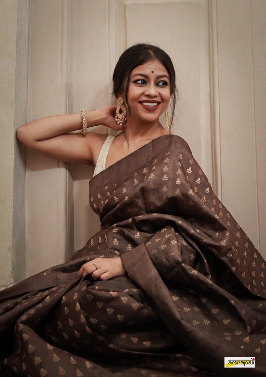 MOIETY COFEE COLOR DESIGNER SAREE WITH BLOUSE PIECE