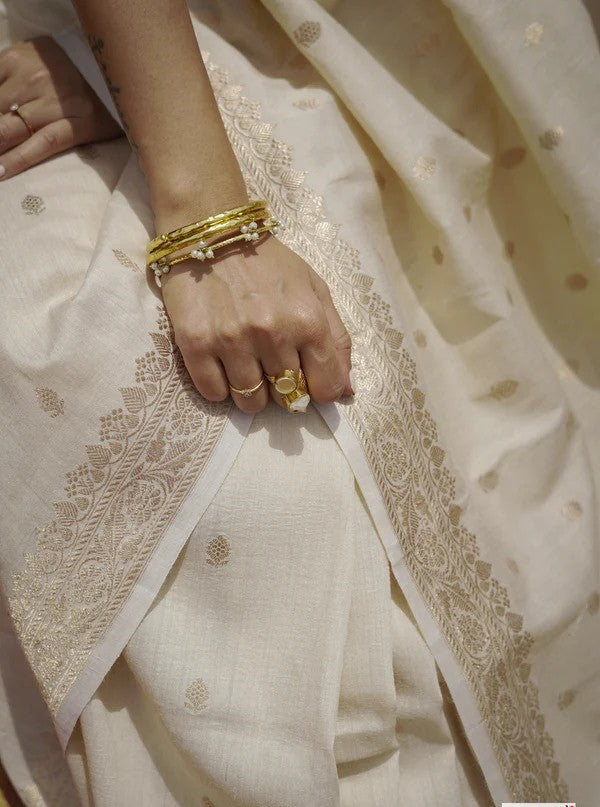 EFFERVESCENT CREAM COLOR SOFT SILK SAREE WITH BLOUSE PIECE