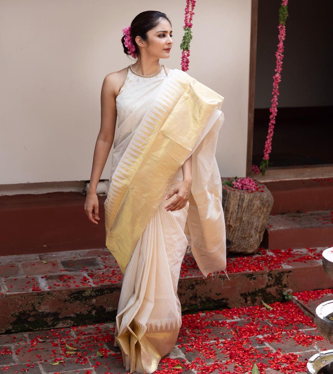 IMPROBABLE SOFT SILK SAREE WITH BLOUSE PIECE