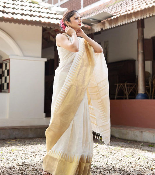 IMPROBABLE SOFT SILK SAREE WITH BLOUSE PIECE