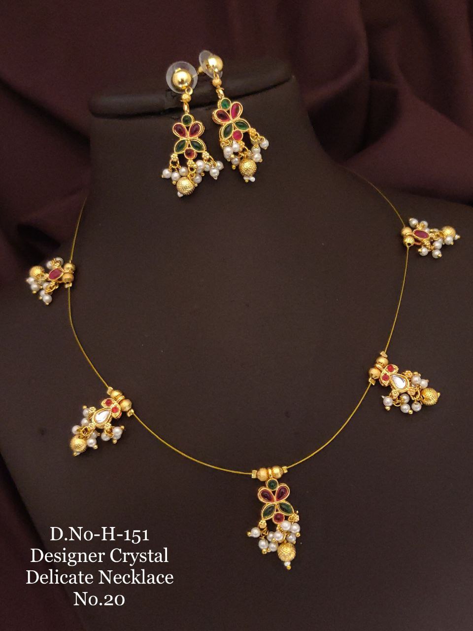 BEAUTIFUL CRYSTAL NECKLACE WITH EARRINGS