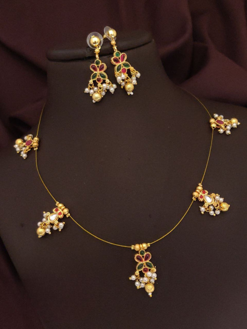 BEAUTIFUL CRYSTAL NECKLACE WITH EARRINGS