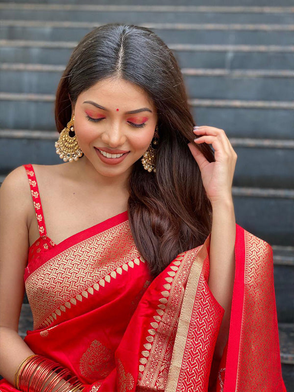 Divine Red Soft Silk Saree With Tempting Blouse Piece