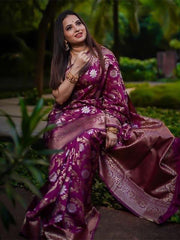 A dreamy Kanjivaram Silk Saree With Exquisite Blouse Piece