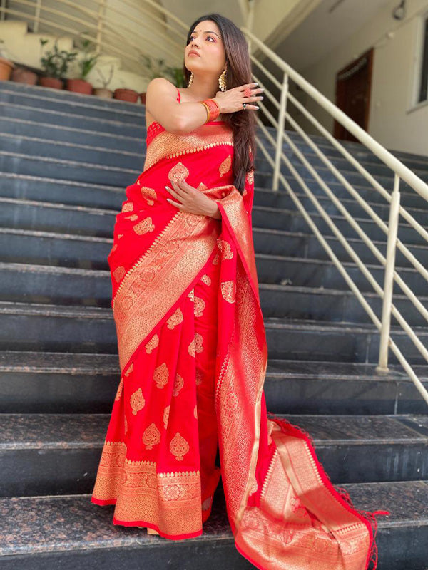 Divine Red Soft Silk Saree With Tempting Blouse Piece